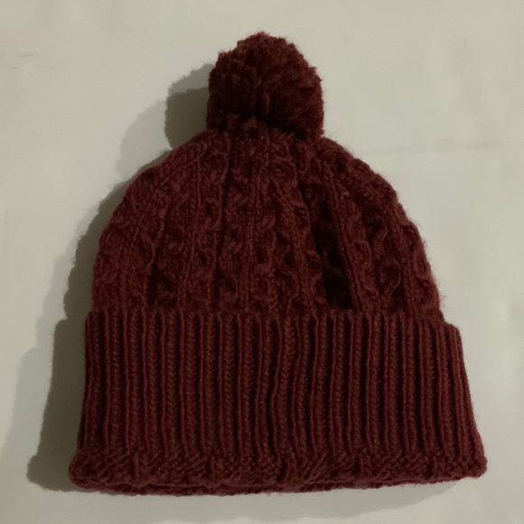 COLUMBIA Burgundy Red wool beanie, excellent - Picture 4 of 8